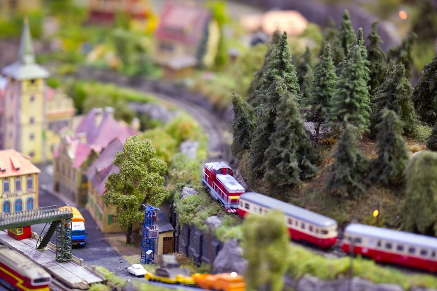 Jak zbudować realistyczną makietę kolejową